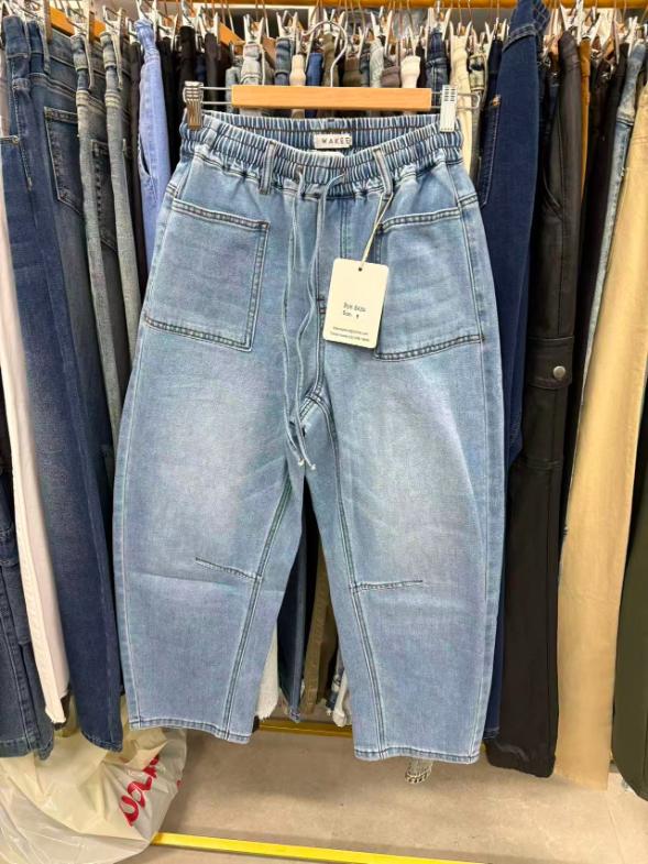 LOLA BARREL LIGHT JEANS