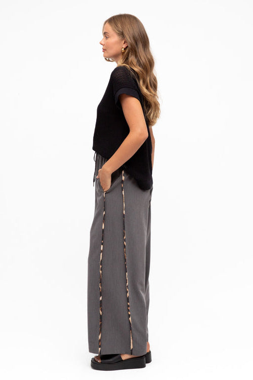 SIDE LEOPARD PRINT PIPING WIDE LEG PANTS