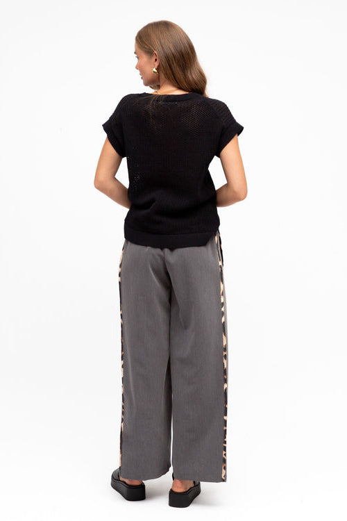 SIDE LEOPARD PRINT PIPING WIDE LEG PANTS