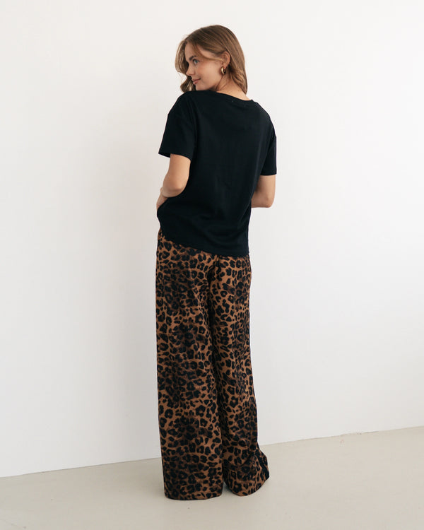 GLORIA TUCK TEE- Black & White