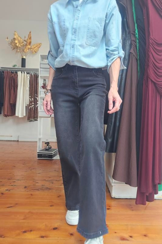 STRETCHY STRAIGHT DENIM