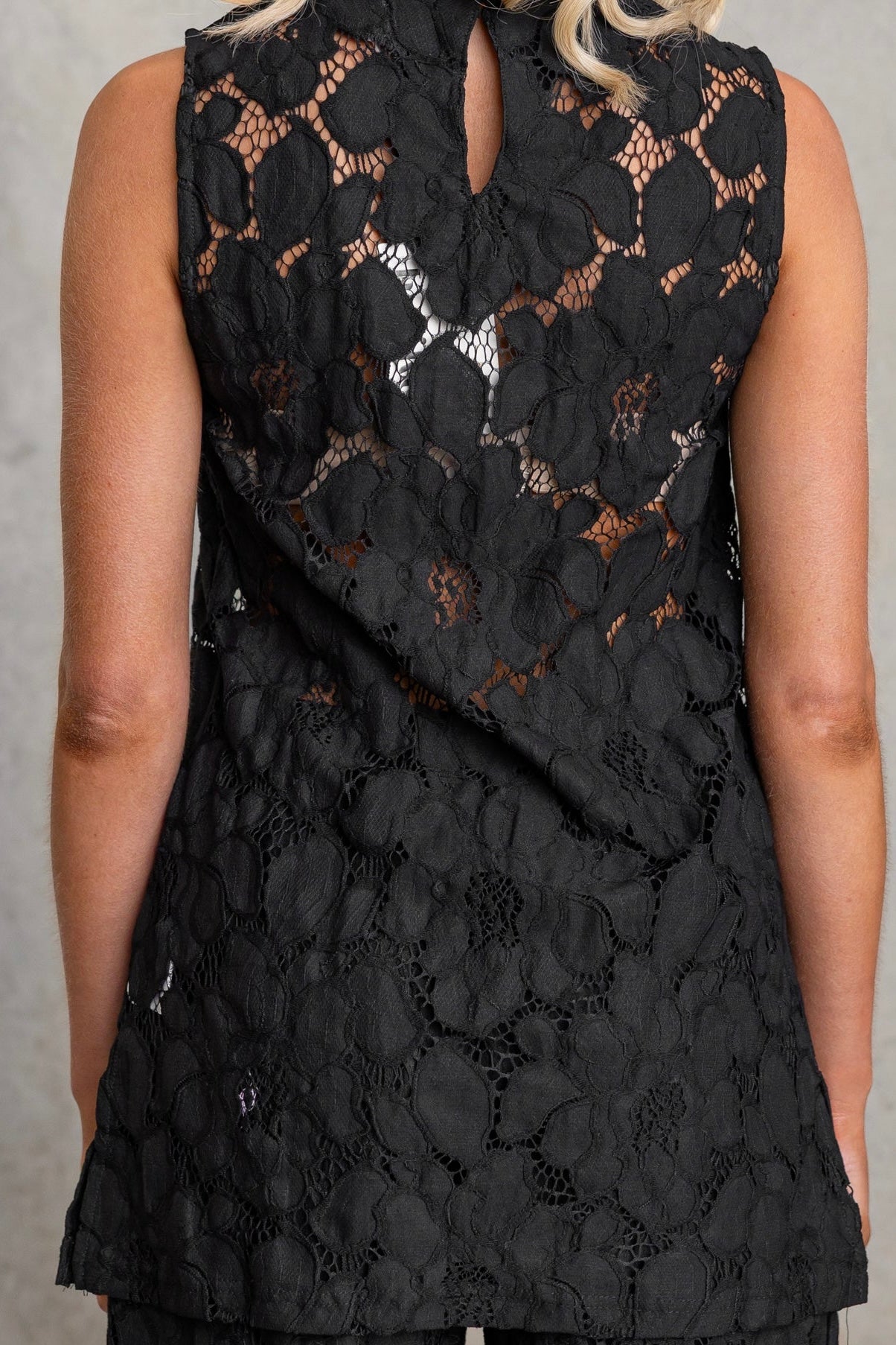 TUSCAN LACE TOP