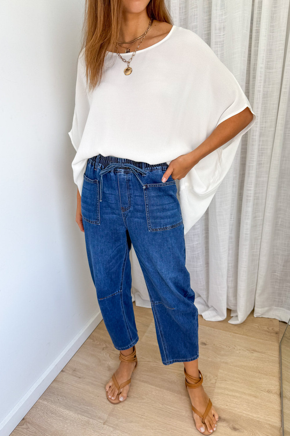 LOLA BARREL JEANS