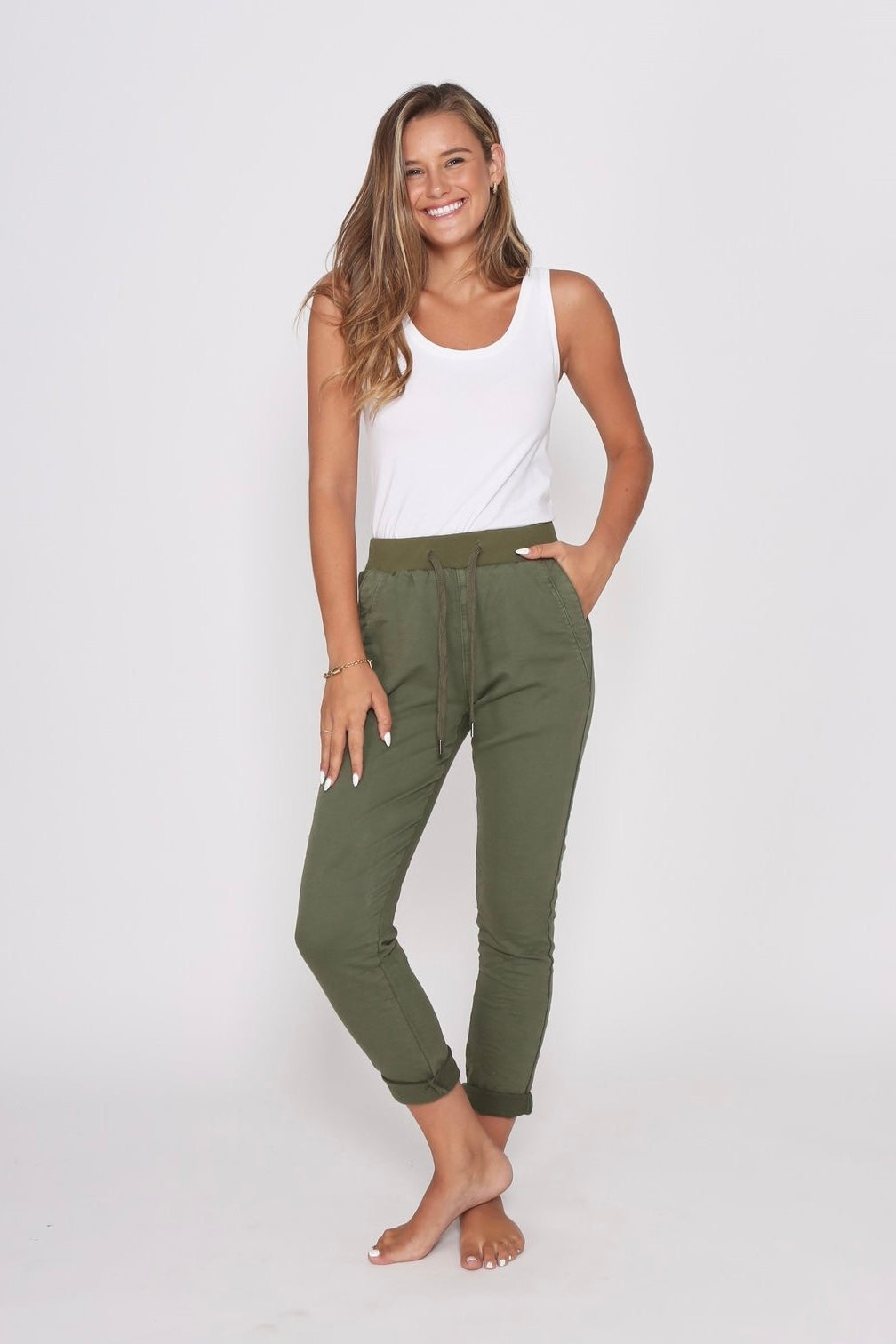 relaxed fit stretch riley denim ogger in khaki and white